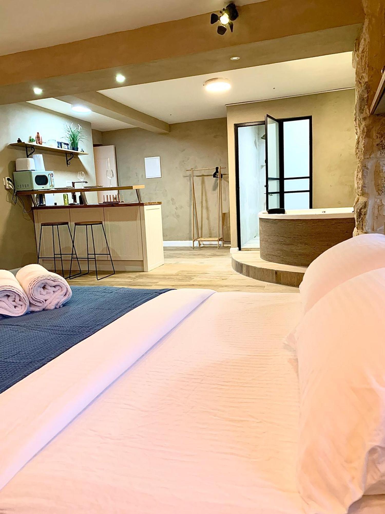 Boutique Apartment In Heart Of Хайфа Номер фото